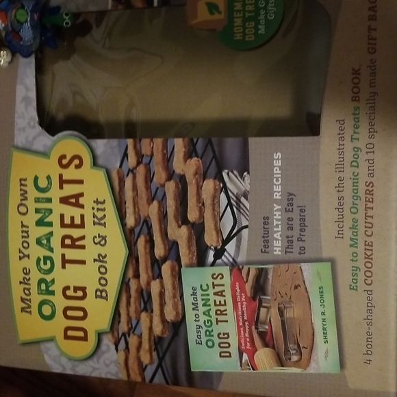 Organic Dog Treats Book & Kit Home Cooking For Your Dog (aka best friend) - Picture 2 of 9